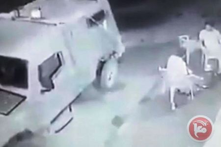فيديو- ثواني ما بين انفجار القنبلة وهروبهم