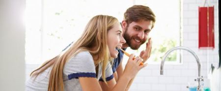 لماذا علينا القلق من معجون الأسنان؟.. الخوف على الأطفال مضاعف