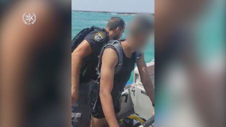 شاهد : انقاذ شابين من يانوح من الغرق في نهاريا
