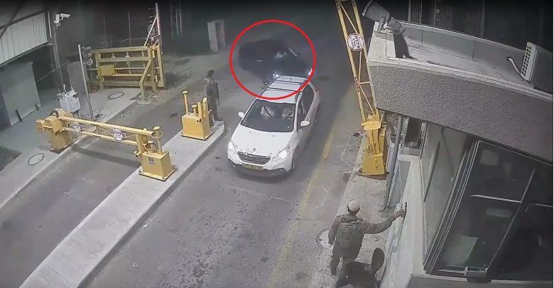 فيديو : شابة من أشدود تقتحم حاجزًا عسكريًا لتهريب عمال فلسطينيين
