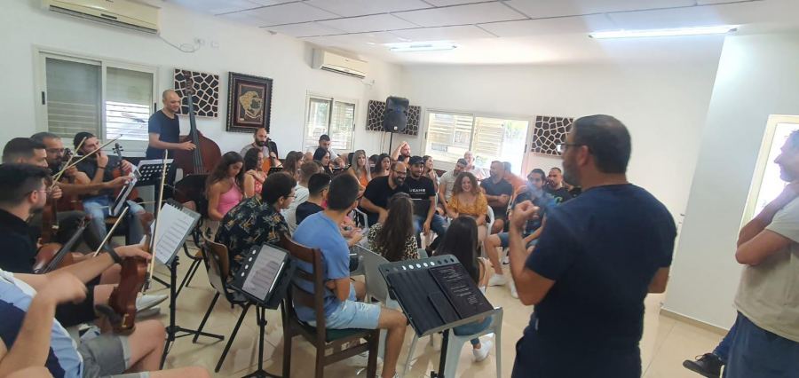 تطلق جوقة سراج عملها الجديد بعنوان 