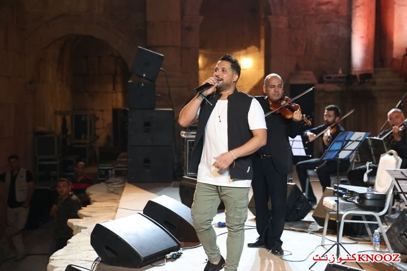 توفيق الدلو يثبت علو كعبه فنيا وجماهيريا في حفلات مهرجان جرش