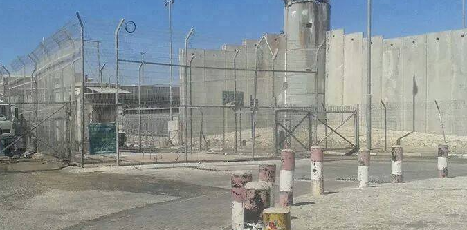 إصابة طفيفة لمستوطنة بطلق طائش من قلنديا