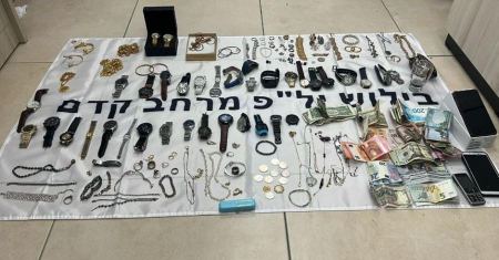 فيديو : اتّهام أربعة أشخاص بالسطو على منازل بالقدس