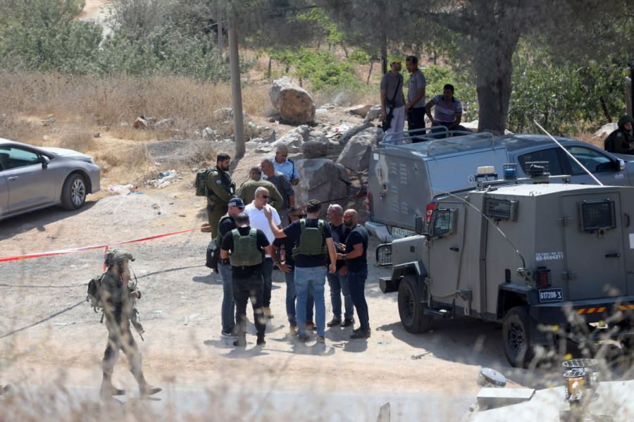 الجيش الإسرائيلي يعتقل شابين من الخليل بشبهة تنفيذ عملية كريات اربع
