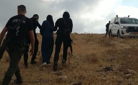 فيديو : اعتقال إيمان ونسرين جهالين في الخان الأحمر