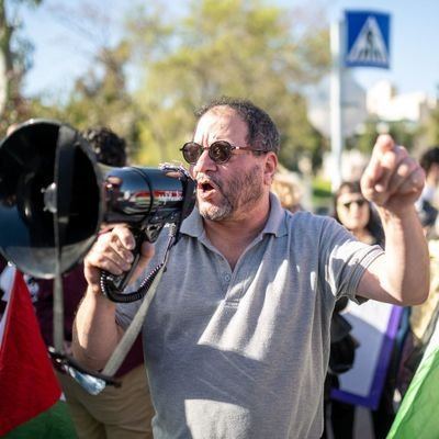 هكذا يبدو الواقع حينما تدير الحكومة عصابات كاهانية