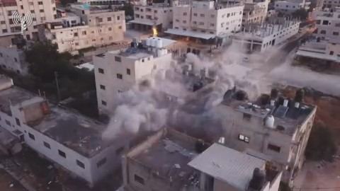 الجيش الإسرائيلي يفجر منزل عائلة منفذ عملية حوارة عبد الفتاح خروشة في مخيم عسكر شرقي نابلس