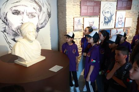 أطفال فلسطينيون يتعرفون إلى جوانب من سيرة الرحالة ابن بطوطة في القدس