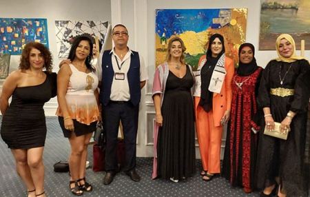 عكا… الفنان التشكيلي “قزموز” يعرض لوحة بعنوان “غزة” في مهرجان “الابريما” الدولي بشرم الشيخ