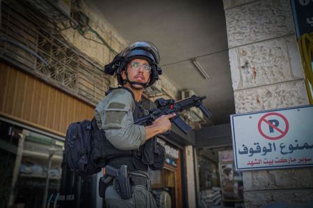 الشرطة تنفذ نشاط واسع النطاق في مخيم شعفاط بالقدس