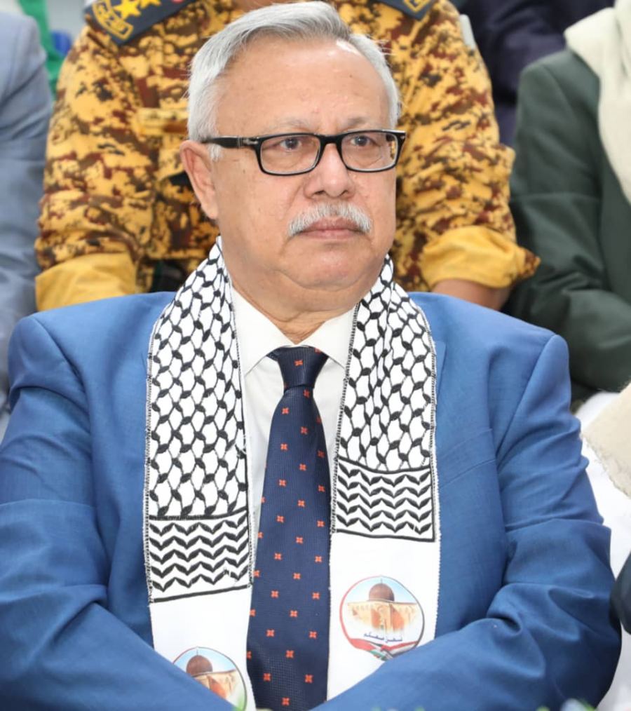 حُكَّامُ السُّعُوديَّةِ والإماراتِ والأردنِ يواصُلونَ فتحَ الجِسرِ البريِّ للعدوِّ الإسرائيليِّ، ويمنعُون وصولَ الرَّغيفِ والماءِ والدَّواءِ إلى قطاعِ غزَّةَ !!! .