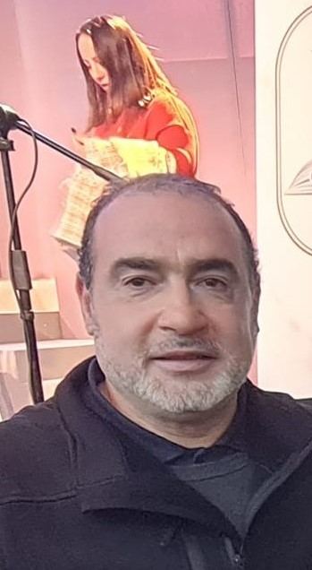 قصائد بلا لون ولا رائحة