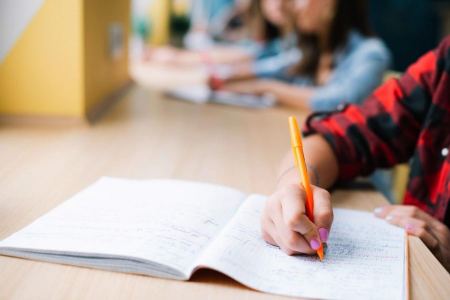جرس المدرسة يقرع.. صمودٌ مستمر، ومساءلةٌ مستحقّة