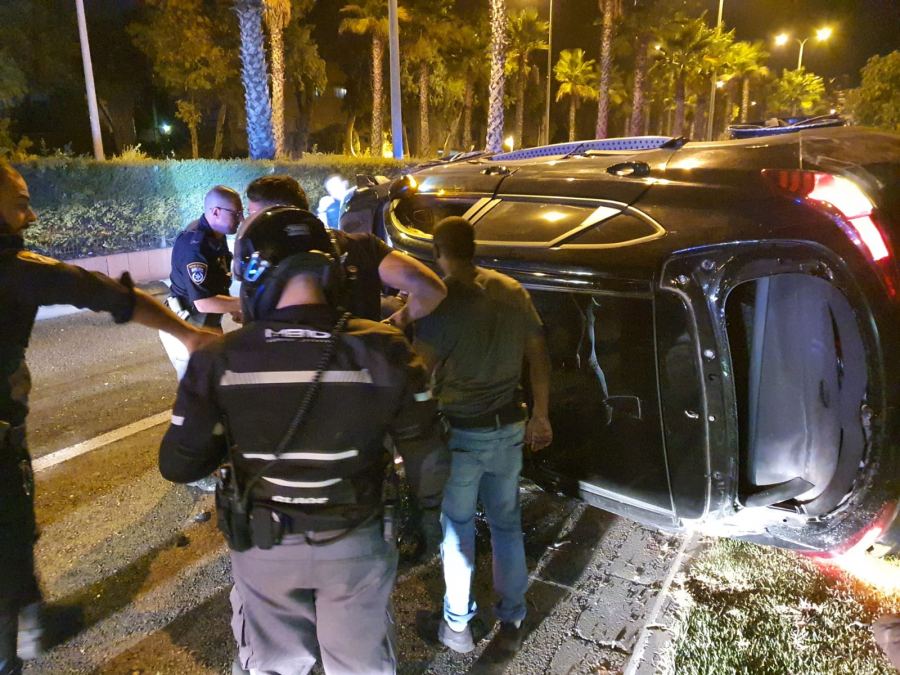 اعتقال شاب من الناصرة واخر من كريات آتا بمحاولة دهس افراد من الشرطة