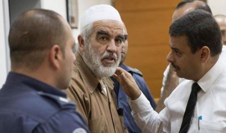 عودة: "لا يمكن السماح بابقاء الشيخ رائد صلاح في الحبس الانفرادي"