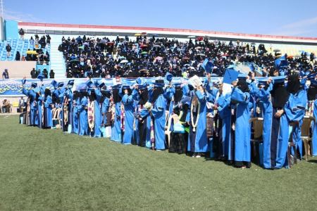 جامعة العلوم والتكنولوجيا تحتفي بتخريج المئات من طلبتها