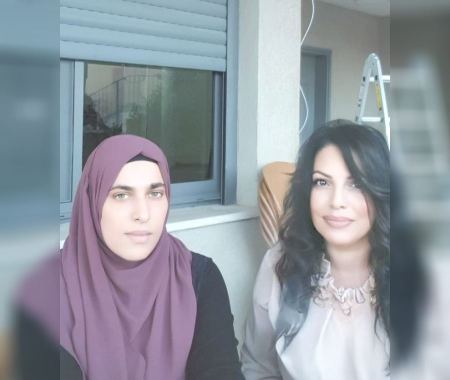 الناشطة وفاء زبيدات تزور ايقونة المحتاجين الاسيرة آية خطيب