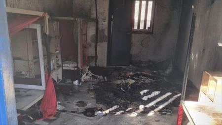 أسرى فلسطينيون يشعلون النار في زنازينهم