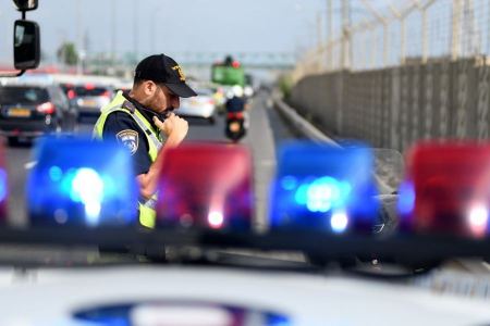 القدس : القبض على مشتبَهين بإلقاء زجاجات حارقة من مستشفى المقاصد نحو حافلات