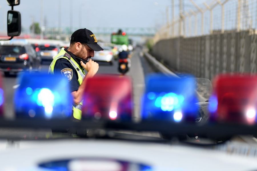 القدس : القبض على مشتبَهين بإلقاء زجاجات حارقة من مستشفى المقاصد نحو حافلات