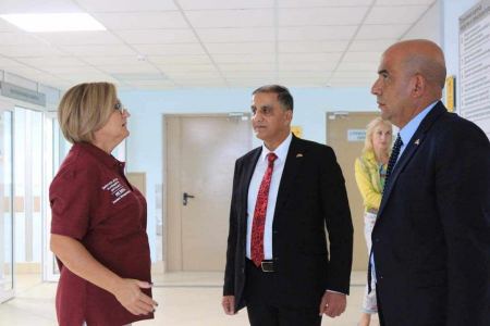 سفير فلسطين لدى بيلاروسيا د. احمد المذبوح يزور المركز العلمي والعملي للجراحة وزراعة الاعضاء وامراض الدم في مدينة مينسك