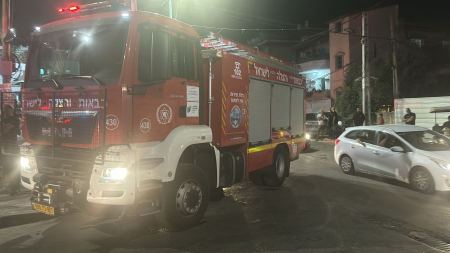 اصابة 3 اشخاص جراء انفجار وإنهيار في جديدة المكر