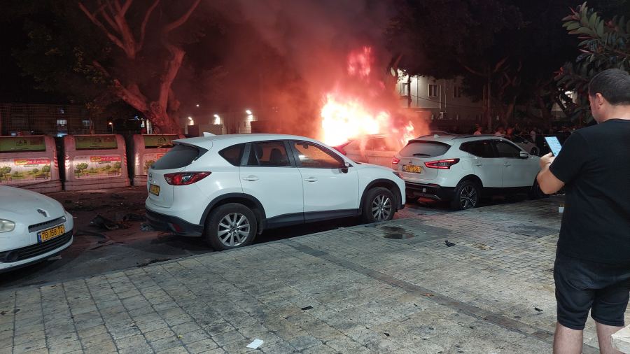 انفجار مركبة في عكا وإلقاء قنبلتين على منزلين في كفر كنا وسخنين واطلاق نار في جسر الزرقاء 