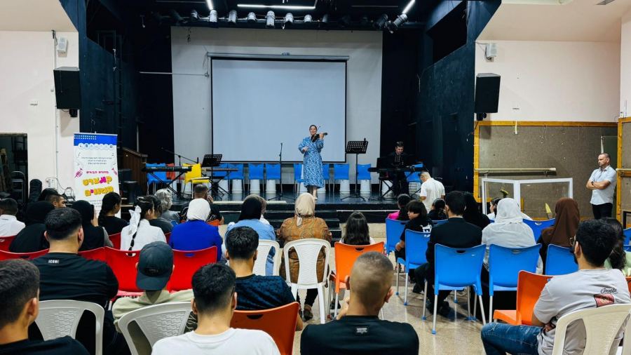 لحن المساواة في رهط – أمسية موسيقية دمجت الإبداع مع الإرادة