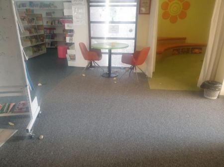 بلدية ام الفحم: أعمال تخريب وتكسير لنوافذ وممرات المكتبة العامة