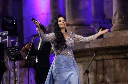 "الوفاء" عنوان سهرة ديانا كرزون الجماهيرية في "مهرجان جرش"