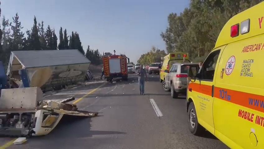 مصرع رجل وإصابة آخر إثر حادث طرق مروّع على شارع 4 قرب عين حوض