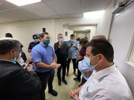 الشرطة تطلب التحقيق مع النائب عودة لمنعه بن چفير من اقتحام غرفة القواسمي.