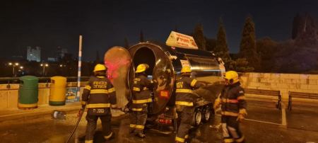 اندلاع حريق داخل مطعم متنقل (فود تراك) في مدينة حيفا 