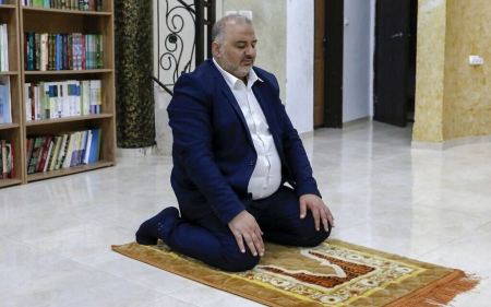 منصور عباس : لنكن جسرًا للتصالح والسلام بين العرب واليهود