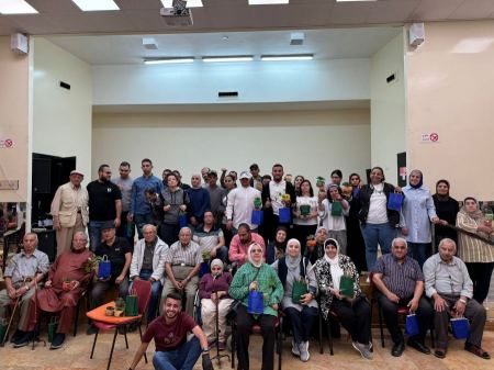 تنظيم ورشة مميزة بعنوان ايدي باديك بمناسبة (يوم المسنّ العالمي)في الجماهيري بيت حنينا
