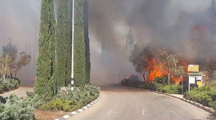 سخنين .حريق كبير جراء احراق نفايات