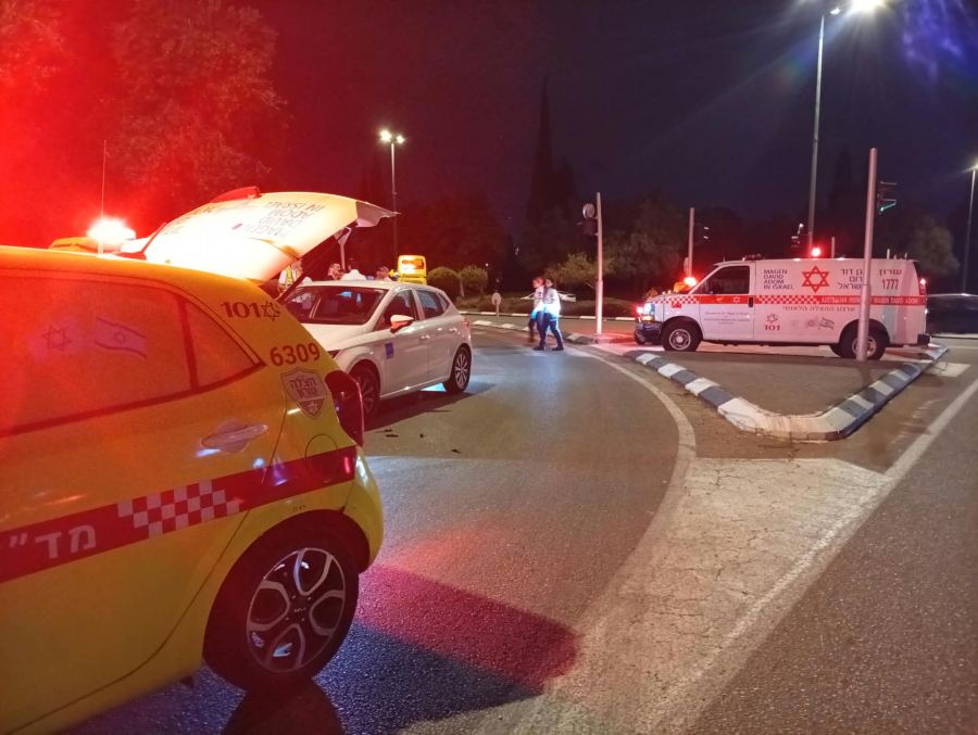 اصابة شاب وقاصر بجراح متفاوتة بحادث عنف في النقب