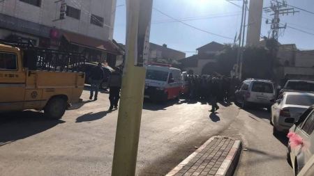 بالصور : مواطنون يفشلون عملية سطو على احد البنوك في محافظة قلقيلية