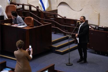 مساواة الحقوق الاجتماعية والضريبية بين العاملين المستقلين والعاملين الأجيرين