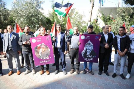 جامعة فلسطين تنظم وقفة تضامنية في الذكرى الثامنة عشر لاستشهاد القائد الرمز ياسر عرفات.