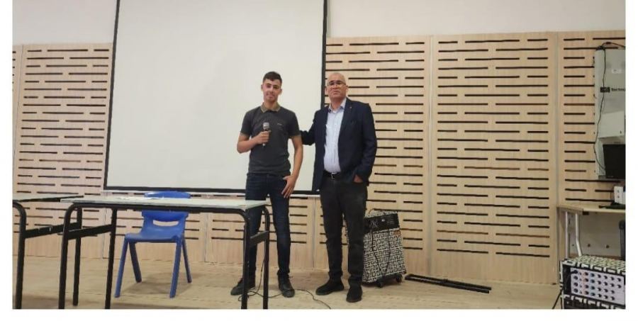 المحامي سليمان الطلقات : يحاضر بمدرسة طوماشن عرعرة النقب