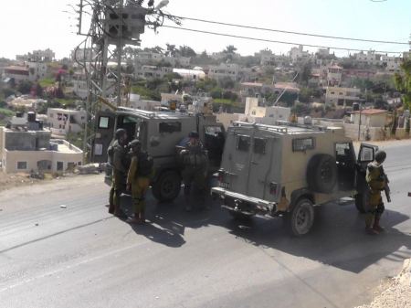 حملة اعتقالات واسعة بالضفة تخللتها مواجهات واشتباكات