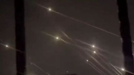 لليوم الـ 26 على التوالي.. إسرائيل تواصل الغارات على قطاع غزة