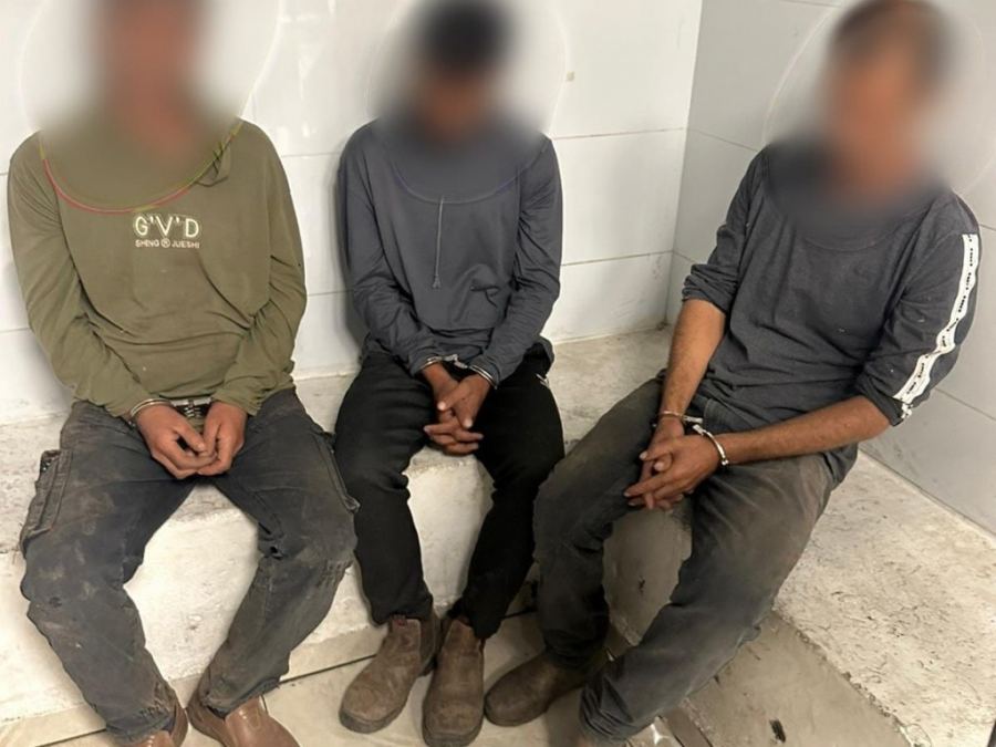 القبض على 3 مشتبهين مقيمين غير شرعيين في مدينة الخضيرة