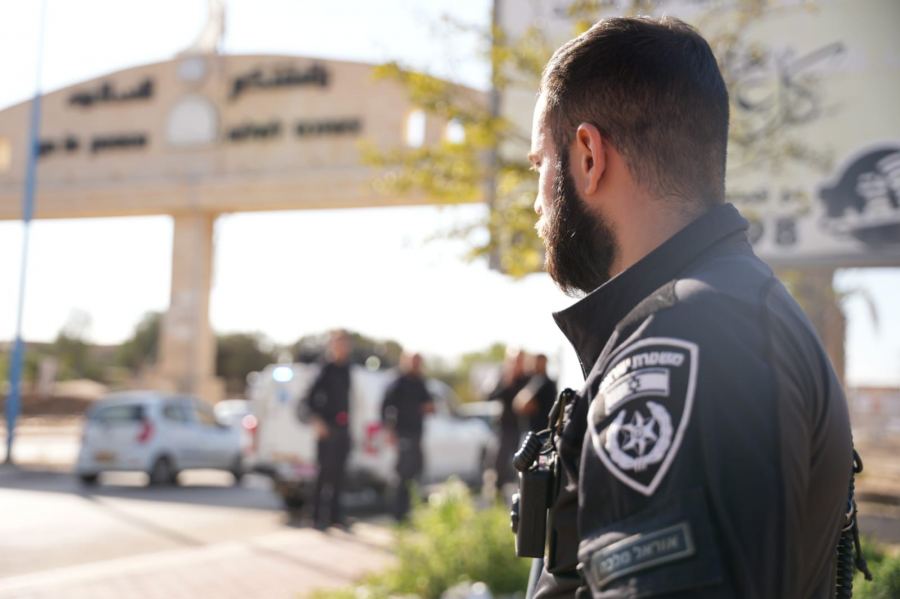 اعتقالات في ابوسنان وجسرالزرقاء ويركا والنقب ومحامين ومهندس ومقاول