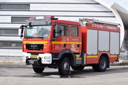 تخليص 9 عالقين داخل بناية في مخيم شعفاط