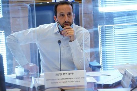 معطيات: 80٪ من العمال الأجانب يستخدمون ويتاجرون بالمخدرات