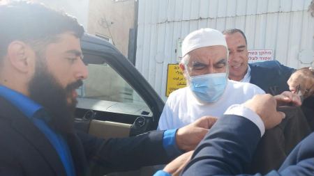 شاهد : لحظة خروج الشيخ رائد صلاح من سجنه