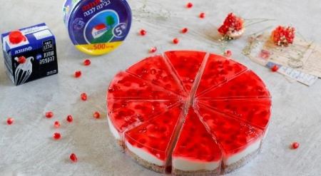 كعكة عيد الميلاد جيلي التوت والرّمان